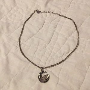 Howling wolf mood necklace